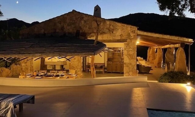 Monte Petrosu House | Finely renovated Stazzu with infinity pool, 5 min from the beach.