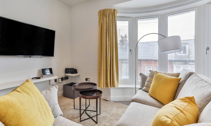 Muston Apartment | Finest Retreats | Belle House, Apt 6