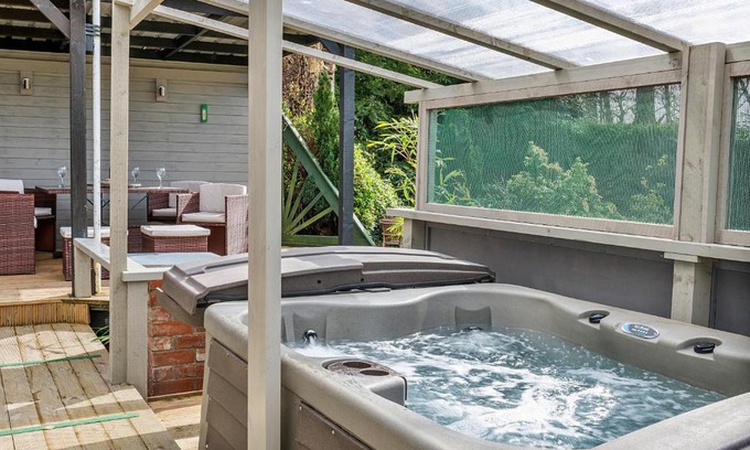 Craven Arms House | Finest Retreats - Garden Lodge