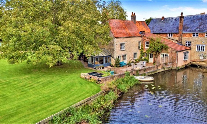Thrapston House | Finest Retreats - Islip Mill House - Beautiful Riverside Home