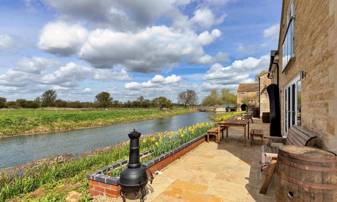 Thurlby House | Finest Retreats - The Holt