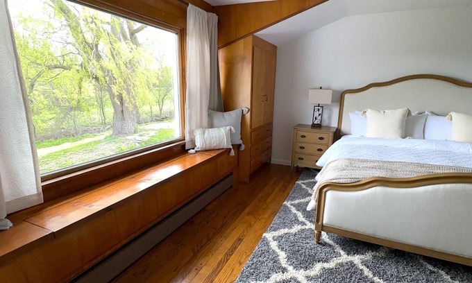 South Hill House | Finger Lakes South Point Cayuga Lake Lookout
