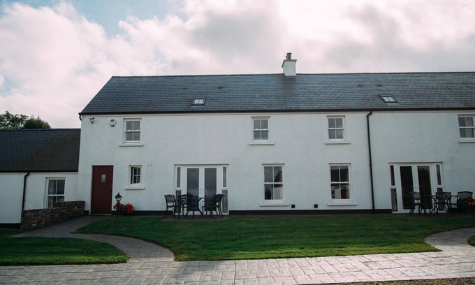 Strabane Cottage | Finn accommodates up to 6 people