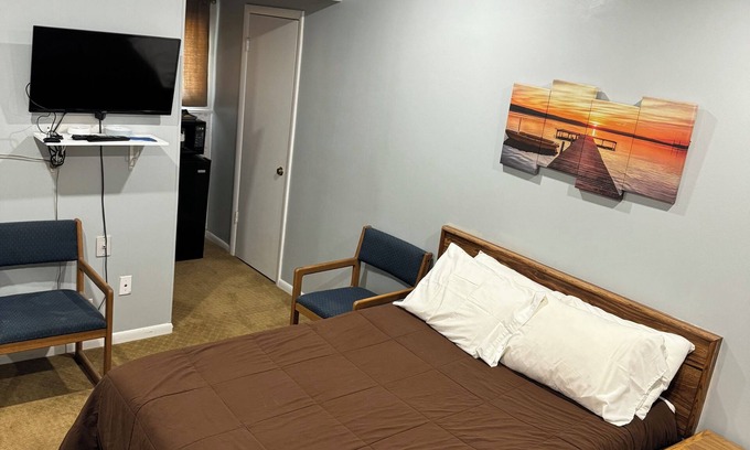 Downs Hotel | Fins and Feathers Lodge