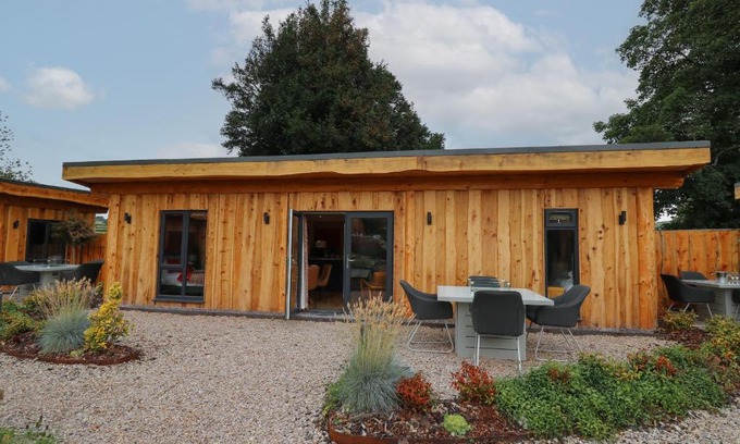 Llangadfan House | Fioled