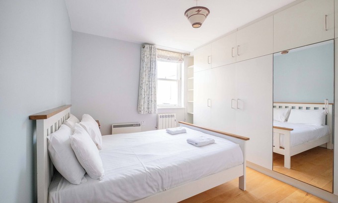 Lahinch Apartment | Fionoora 6 - Steps away from the beach!