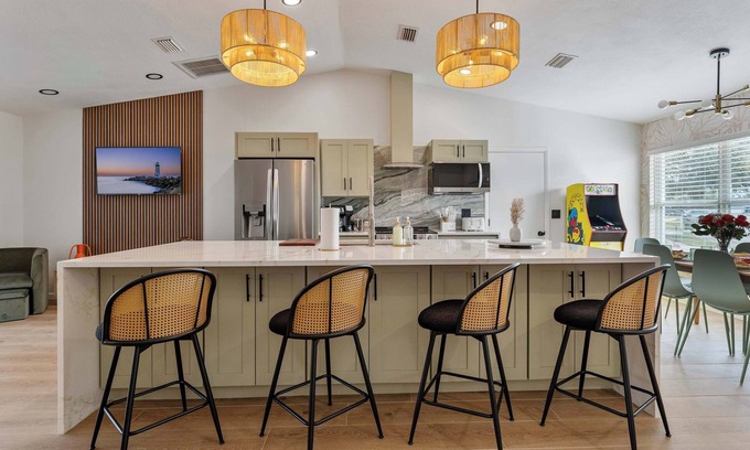 Bradenton House | Fire pit - Arcade Games - Pets Allowed
