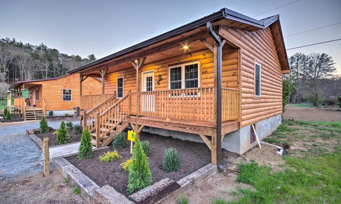 Cherokee Cabin | Fire Pit: Cozy Bryson City Cabin on Tuck River