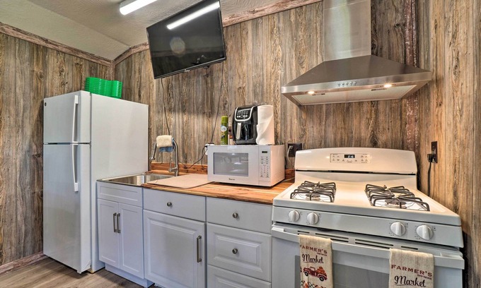 Rockaway Beach Apartment | Fire Pit, Hot Tub & Dock: Home in Rockaway Beach