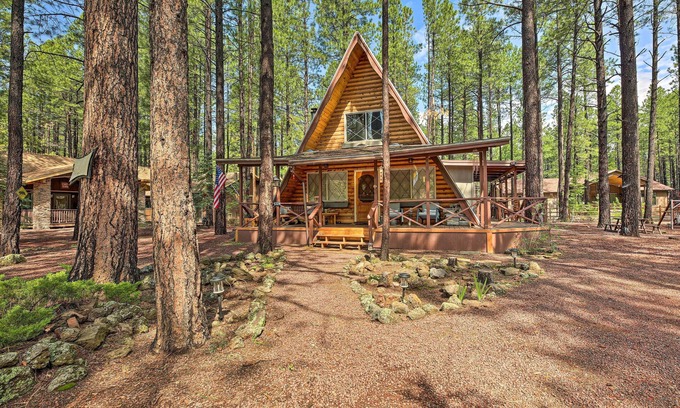 Pinetop Cabin | Fire Pit Table: A-Frame Cabin in Pinetop-Lakeside