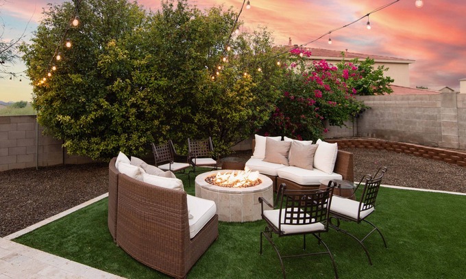 Tucson House | Fire Pit | Theater | Gym | Modern 4 Room Spacious
