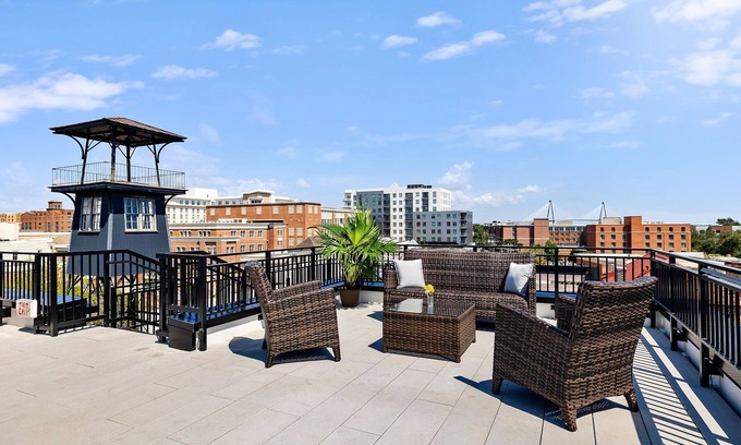 Cannonborough Elliotborough Condo | Fire Tower | Fresh 1BR Suite + Courtyard + Rooftop