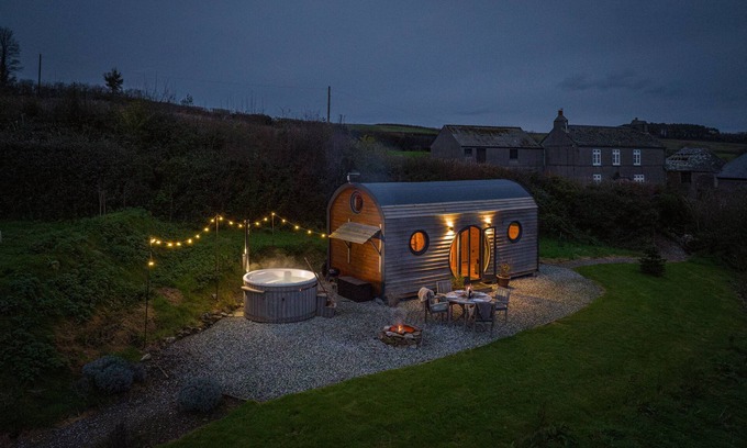 Holbeton Cottage | Firefly - a maisonette that sleeps 4 guests in 2 bedrooms