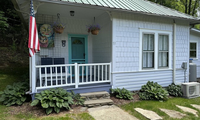 Sylva Cottage | Firefly Cottage a historic getaway in Balsam, NC