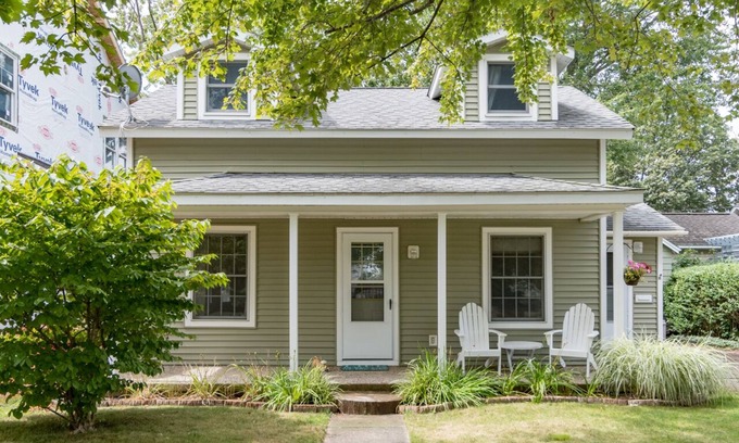 South Haven House | Firefly Cottage - close to beach & town!