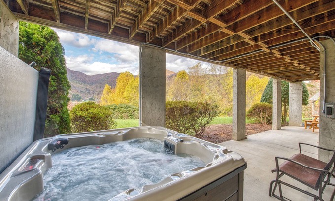 Maggie Valley Cabin | Firefly Ridge / Hot Tub / Views