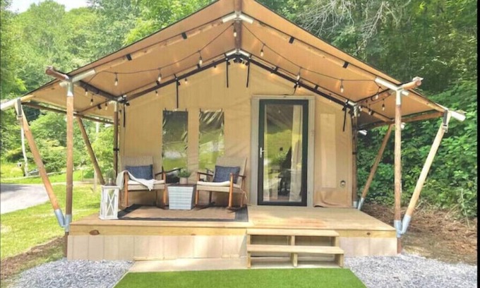 Sevierville Cabin | Firefly Season Glamping