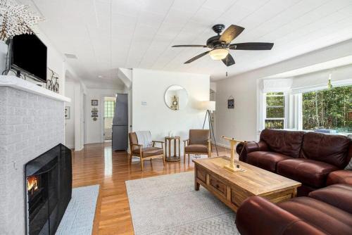 Higgins Lake House | Fireplace, Lake views and 3-min to Sam-o-set beach