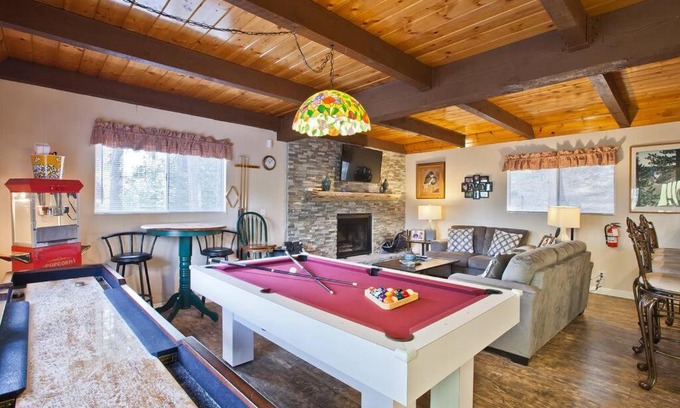 Lake Arrowhead House | Fireside Lodge - Walk to Village
