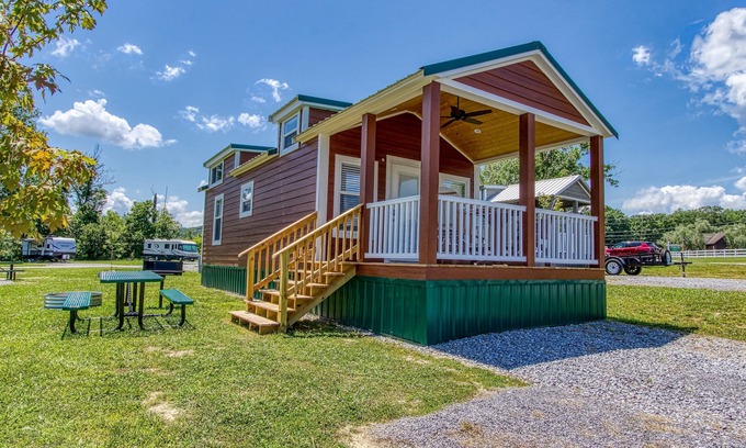 Gatlinburg - Pigeon Forge Cabin | Fireside Retreat is a Tiny Home in Wears Valley!