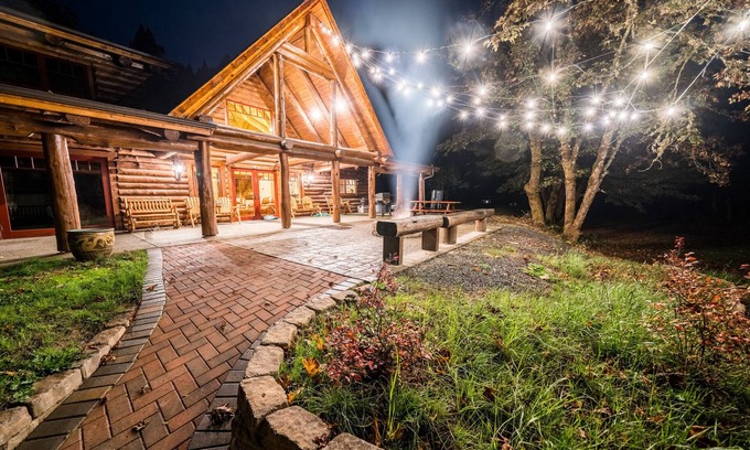Roseburg Cabin | Firewater Lodge Cabin Experience