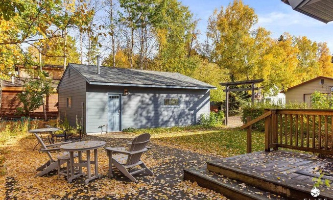 Rogers Park Apartment | Fireweed Gardens in Roger’s Park