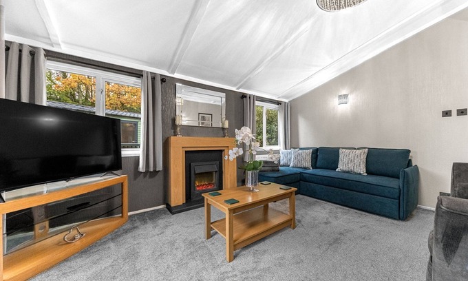 Troutbeck Bridge Cabin | Firgarth Lodge - sleeps 6 guests in 3 bedrooms