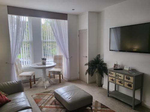 Whitby Apartment | Firn by the Park