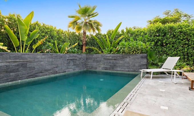 Dubai Apartment | FIRST CLASS | Villa | Private Pool & Garden Bliss