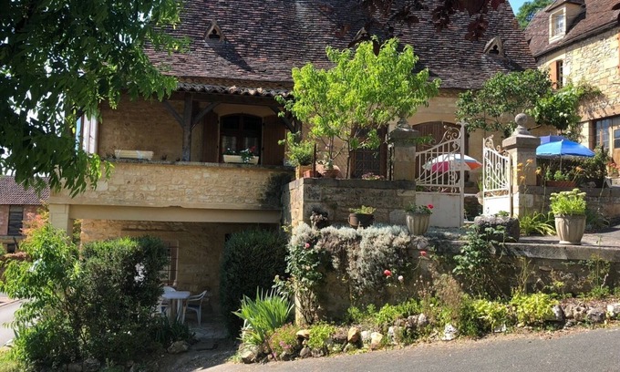 Cenac-et-Saint-Julien House | First floor of historic house in Perigord