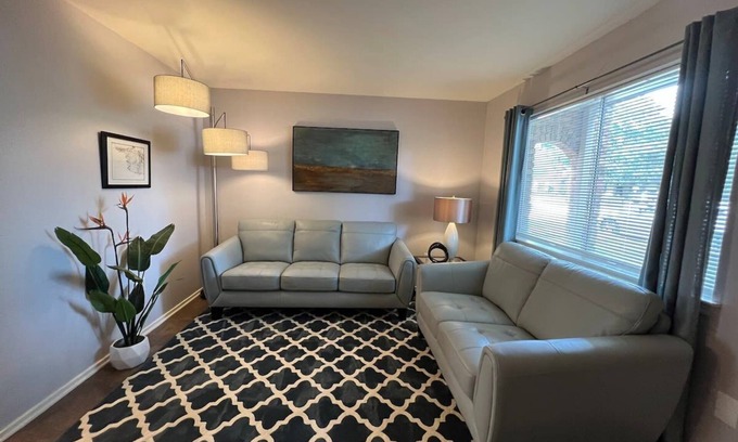 Mid City South Apartment | First floor 1-bedroom Apt with off-street parking