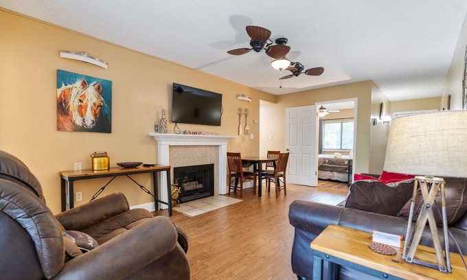 Gatlinburg House | First-Floor 2BR/2BA at Gatlinburg Chateau Walk to Downtown