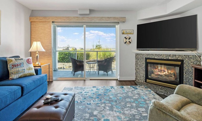 Lincoln City Condo | First Floor Condo near the Bayfront!