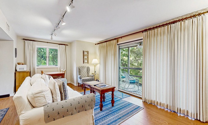 Kiawah Island Villa | First floor villa with lagoon views within walking distance to the beach/parks
