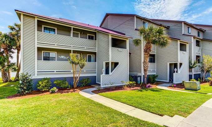 Folly Beach Villa | First-floor villa w/magnificent river view & community pool/dock/tennis courts