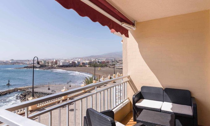 Melenara Apartment | First line apartment with direct sea views