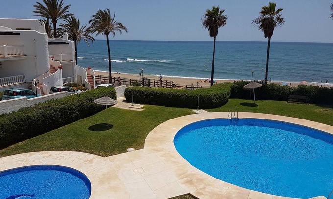 Calahonda Apartment | First line apartment, sea view apartment directly on the beach in Calahonda