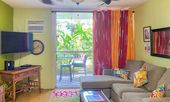 Historic Kailua Village Condo | First Responders Book With Us - Kona Islander Inn!