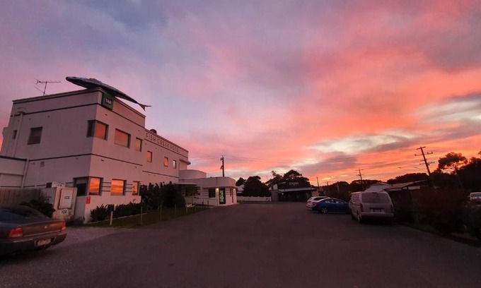 Fish Creek Hotel | Fish Creek Hotel