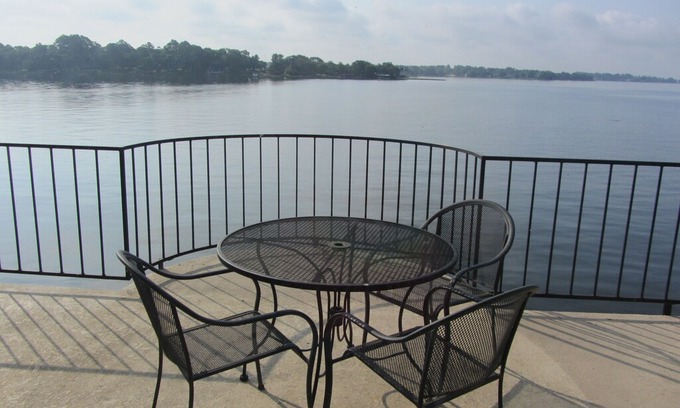 Seven Coves Apartment | Fish from Your Over-the-Water Balcony, Unit 242