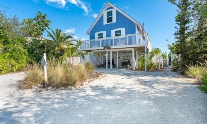 Palm Island House | Fish Tales & Flip Flops - Spectacular Palm Island pool home