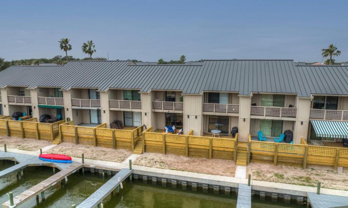 Harbor Oaks House | Fisherman Friend! - Coastal Condo - Views Await!