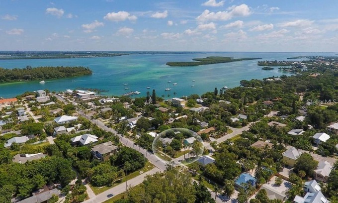 Longbeach Village House | Fisherman's 3 Bedroom Island Village Hideaway! Steps to the Sand