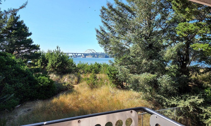 Waldport House | Fisherman's Delight in Waldport! Dog Friendly! Hot tub!