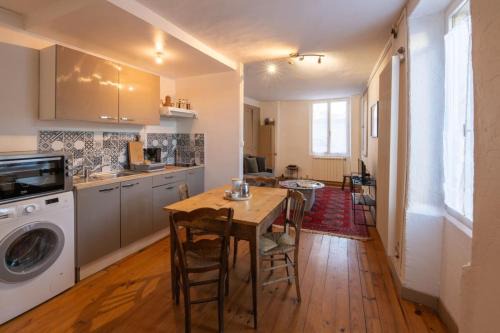 Argenton-sur-Creuse Apartment | Fisherman's House Cozy Duplex