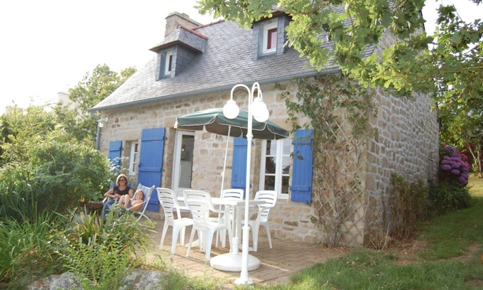 Roscanvel House | Fisherman's house facing the sea