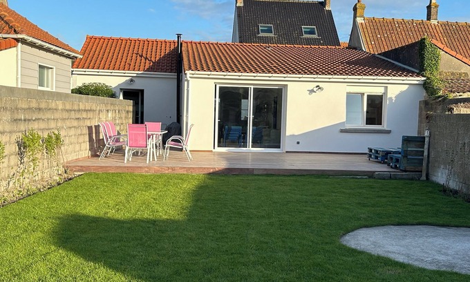Audresselles House | Fisherman's house, single storey, enclosed garden, 50m from the sea,