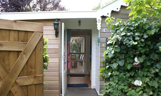 Vinkeveen Ski Chalet | Fishermans'Home on waterside