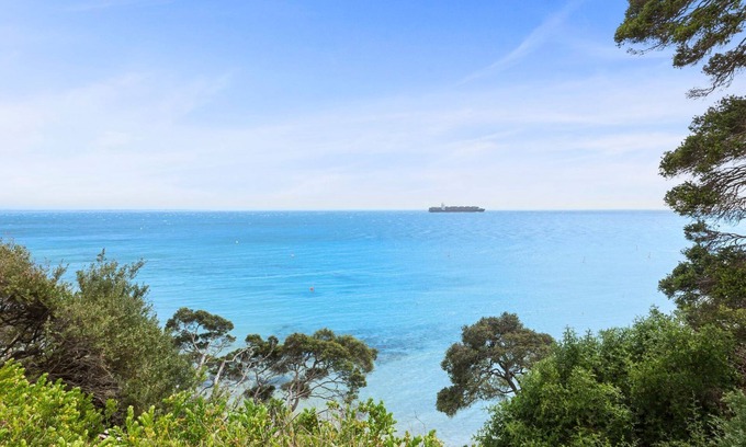 Sorrento House | FISHERMAS CLIFF TOP STROLL DOWN TO THE SAND