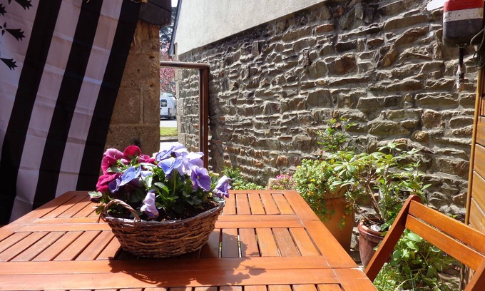 Lezardrieux House | fishermen's house + enclosed terrace, 2 pers, sea, beach, GR34.